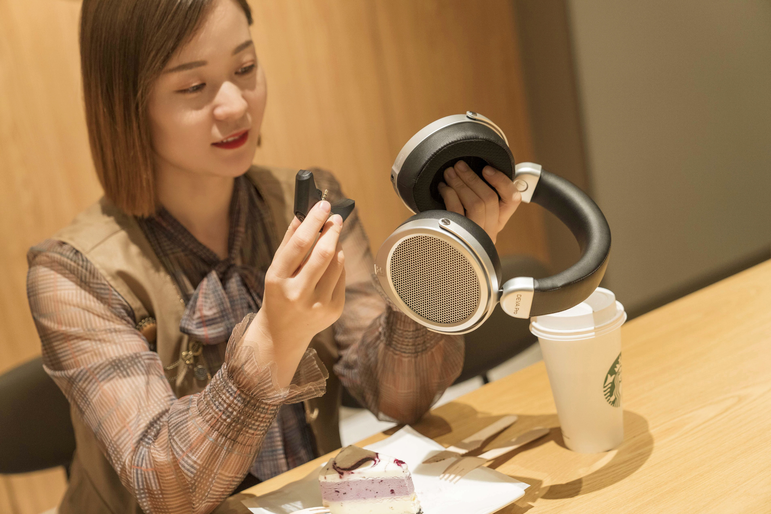 重新定義單元結構 隐形磁體(tǐ)的(de)新聽(tīng)感:HiFiMAN海(hǎi)菲曼 DEVA Pro簡談
