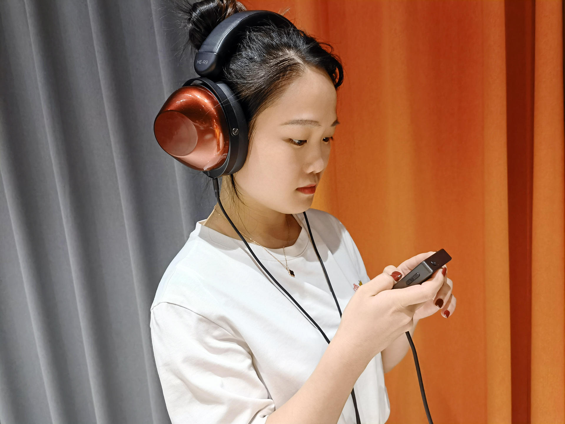 超高(gāo)性價比享受旗艦好(hǎo)聲音(yīn)，HIFIMAN HE-R9動圈封閉大(dà)耳體(tǐ)驗